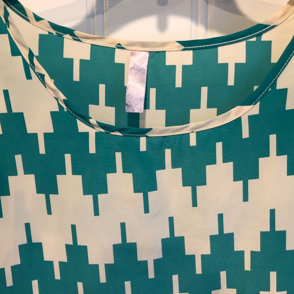 Patterned Top - Picture 4 of 5